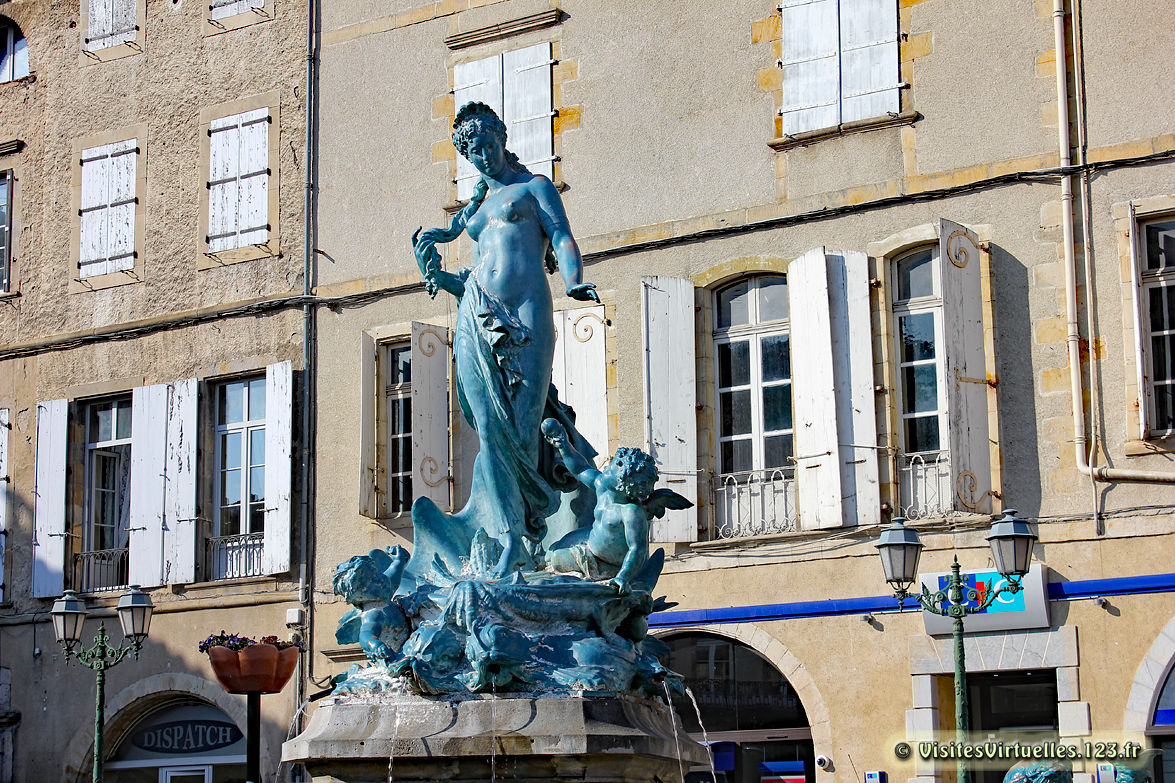 Fontaine de Vénus sur la place de la République a Limoux