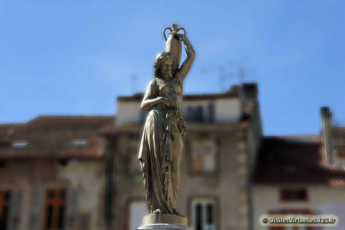 Tarascon sur Ariege : statue Daurade 248